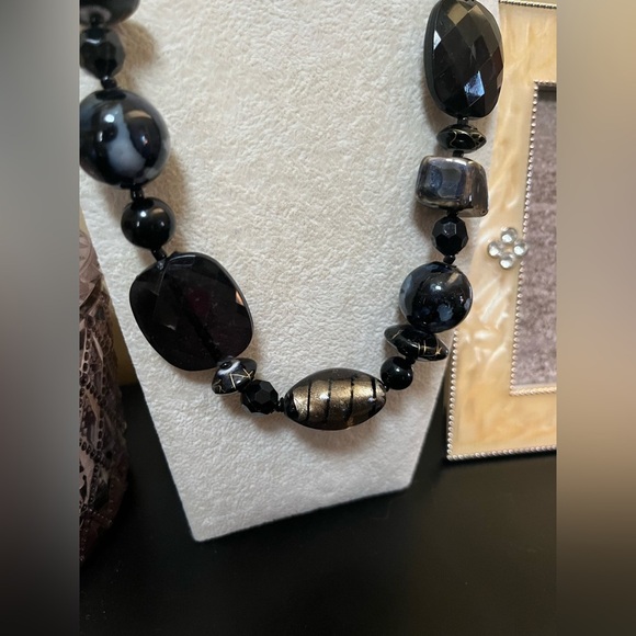 Vintage Black Beaded Necklace with Adjustment Closure - Picture 7 of 10